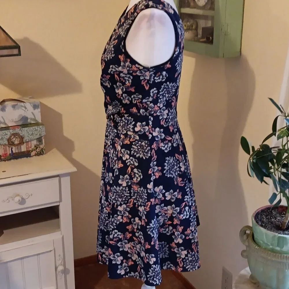 Kut From The Kloth Navy Floral Dress. Cottagecore. Dark Floral - Picture 4 of 7